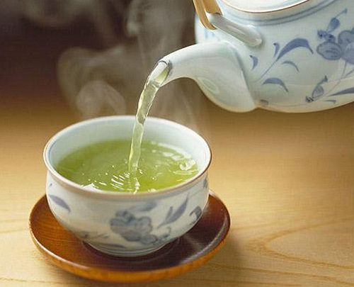 Khoa học đã chứng minh uống trà đặc và nóng thường xuyên có thể gây ung thư thực quản.