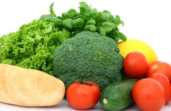 Thực phẩm ngăn ngừa ung thư gồm nhiều loại rau quả.