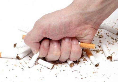 Tránh hút thuốc lá để phòng chống bệnh ung thư vòm họng