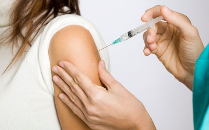 Tiêm vắc xin là cách phòng chống ung thư cổ tử cung