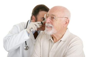 Bệnh nhân ung thư vòm họng thường xuyên bị ù 1 bên tai và có thể bị điếc nhẹ.