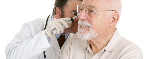 Bệnh nhân ung thư vòm họng thường xuyên bị ù 1 bên tai và có thể bị điếc nhẹ.