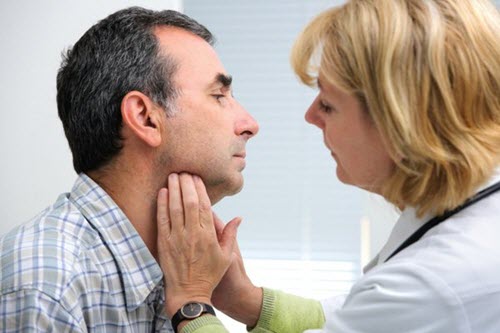 Bệnh nhân ung thư vòm họng cần được theo dõi và chăm sóc tốt