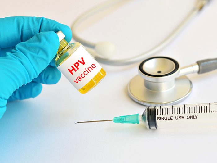 Tiêm vắc xin HPV để ngăn ngừa ung thư cổ tử cung