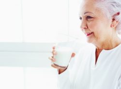 Các thành phần trong sữa hỗ trợ điều trị ung thư dạ dày hiệu quả