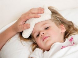 Bệnh ung thư máu ở trẻ em có hiện tượng sốt kéo dài và nhức đầu
