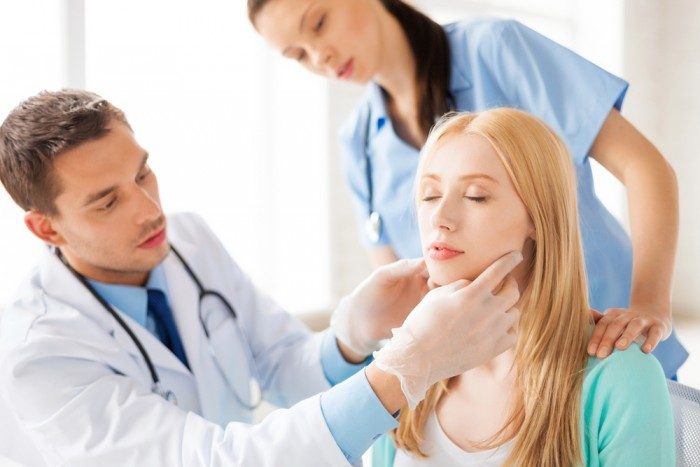 Kiểm tra sức khỏe định kì để phòng tránh ung thư vòm họng