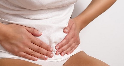 Đau bụng dưới là triệu chứng thường gặp ung thư tử cung giai đoạn 2