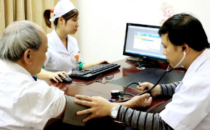 Bệnh nhân khám chữa bệnh tại bệnh viện Bạch Mai