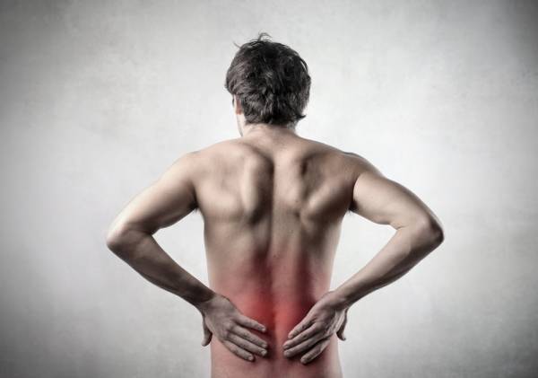 Đau nhức lưng, hông có thể là triệu chứng ung thư tuyến tiền liệt
