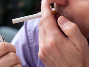 Nam giới hút thuốc dễ mắc bệnh ung thư tuyến tiền liệt.