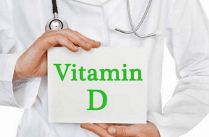 Vitamin D được tổng hợp qua thực phẩm và ánh nắng.