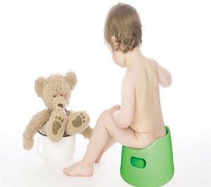 Ngồi bô lâu là một trong các nguyên nhân gây bệnh trĩ ở trẻ nhỏ